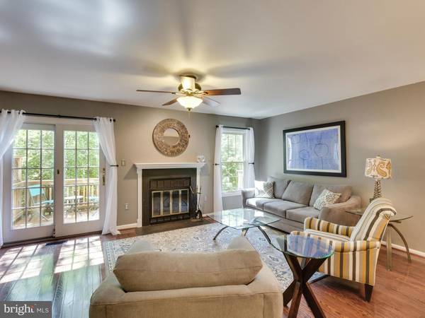 27 CARRIAGE HOUSE CIR, Alexandria, VA 22304