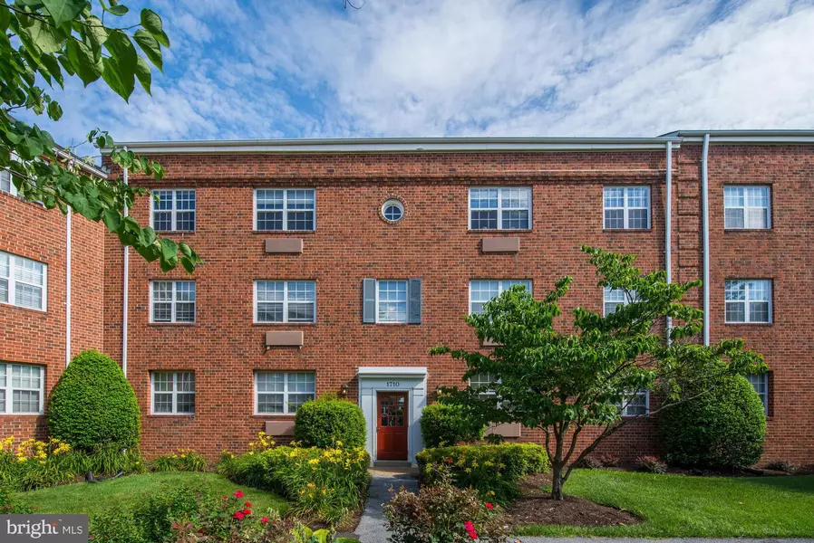 1710 ABINGDON DR W #301, Alexandria, VA 22314