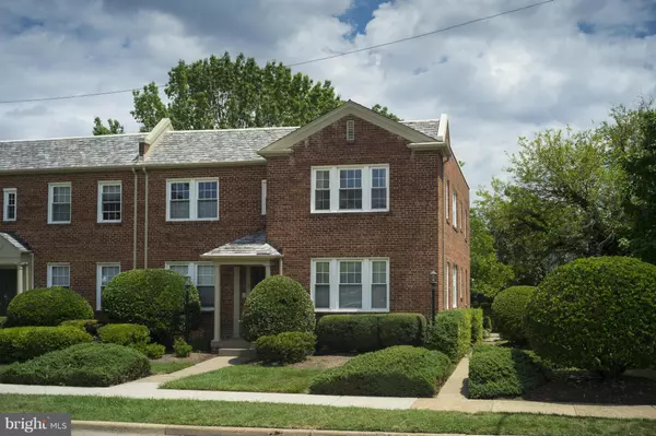 3 RUSSELL RD #3B, Alexandria, VA 22301