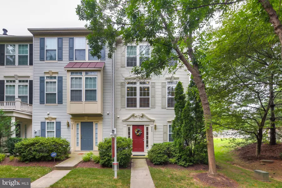 984 HARRISON CIR, Alexandria, VA 22304