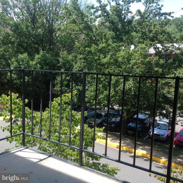 5927 QUANTRELL AVE #202, Alexandria, VA 22312