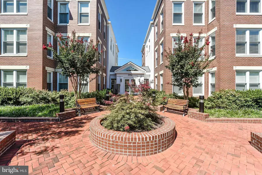 910 POWHATAN ST #102S, Alexandria, VA 22314