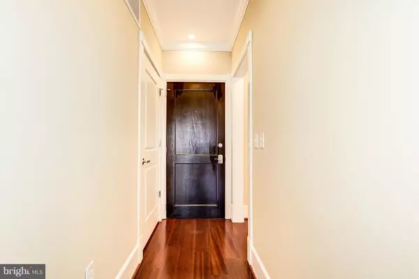 Alexandria, VA 22314,910 POWHATAN ST #102S