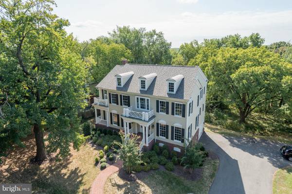 104 QUAKER LN N, Alexandria, VA 22304