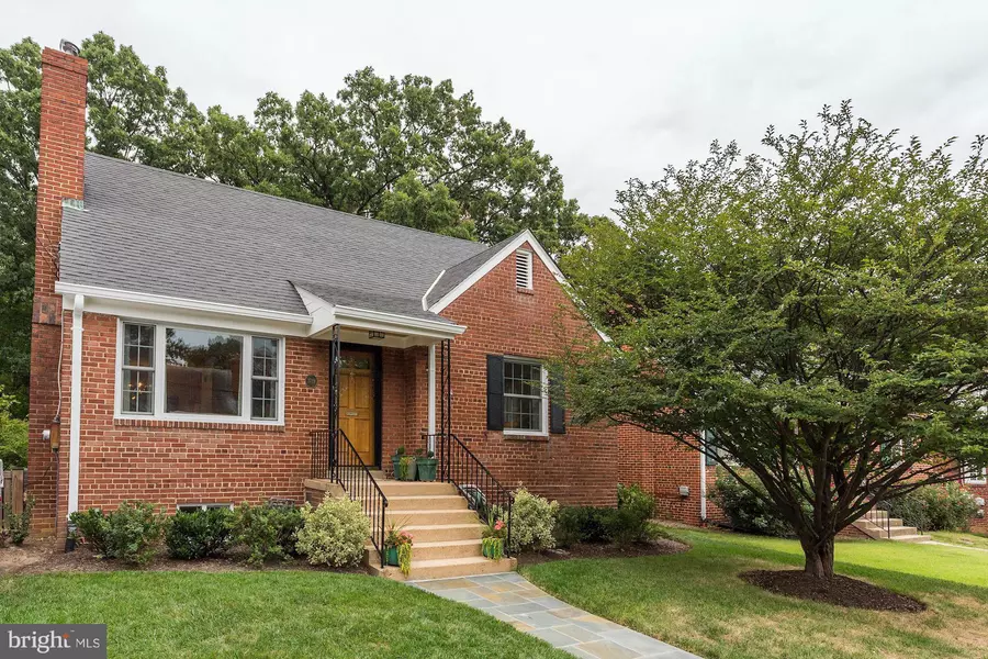 1719 CRESTWOOD DR, Alexandria, VA 22302