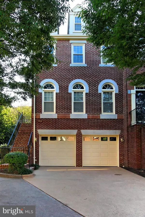 Alexandria, VA 22305,3909 COURTLAND CIR