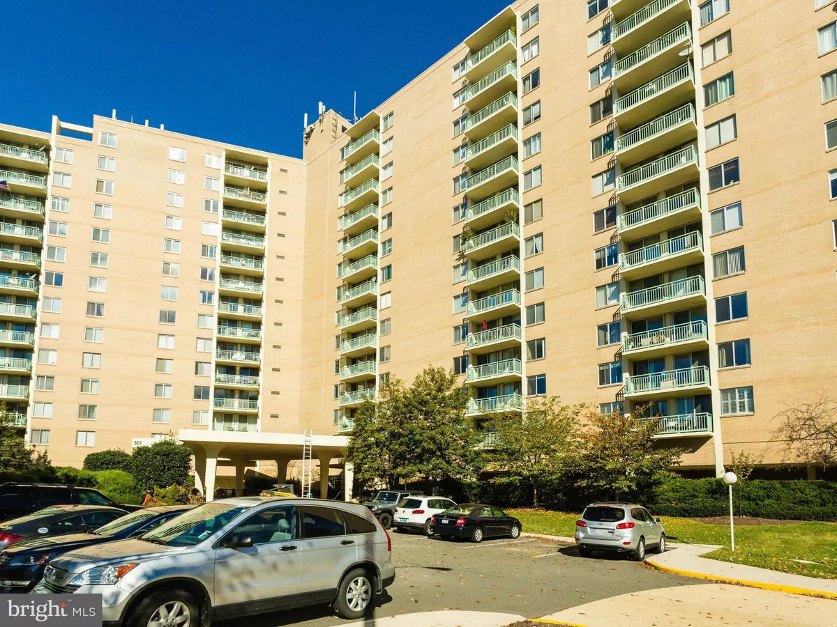 Alexandria, VA 22314,501 SLATERS LN #813