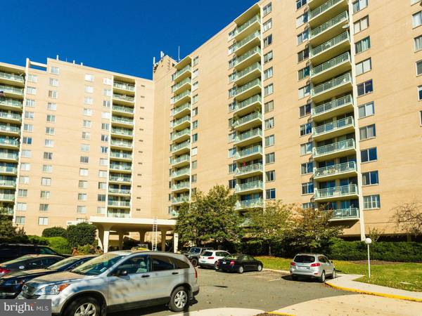 501 SLATERS LN #813, Alexandria, VA 22314