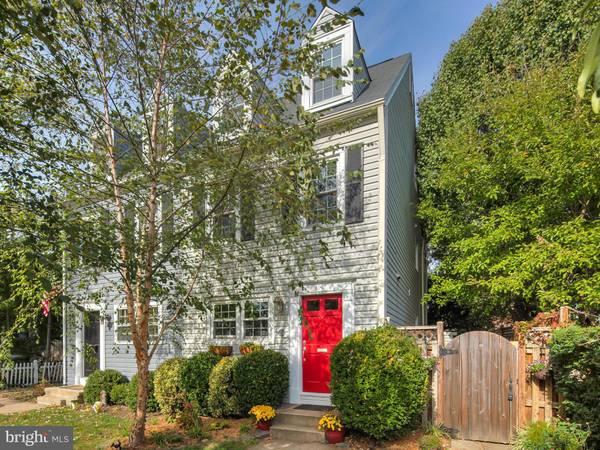 18-A CUSTIS AVE E, Alexandria, VA 22301