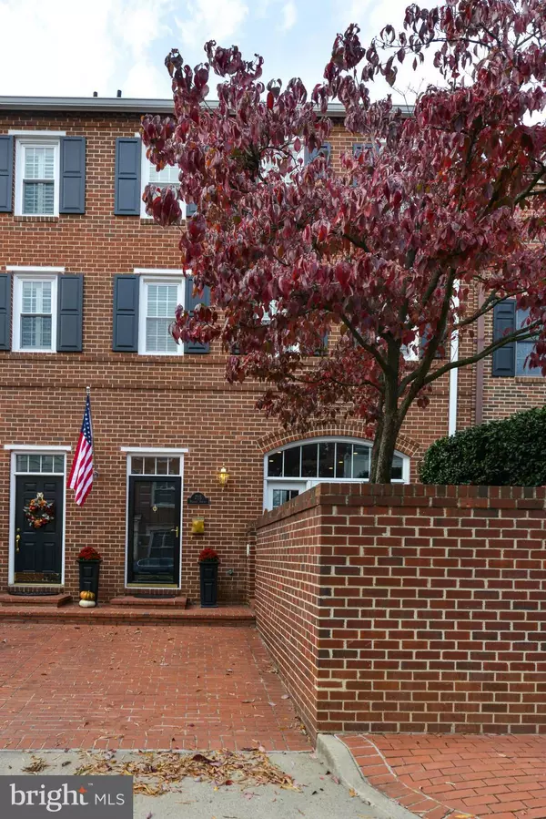 Alexandria, VA 22314,715 POTOMAC ST