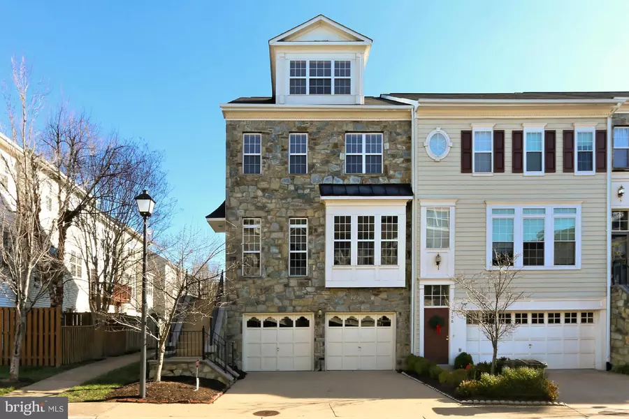 108 BROWNS MILL DR, Alexandria, VA 22304