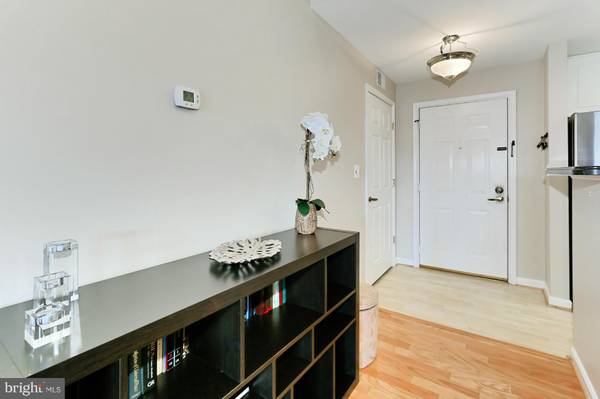 Alexandria, VA 22304,5116 DONOVAN DR #401