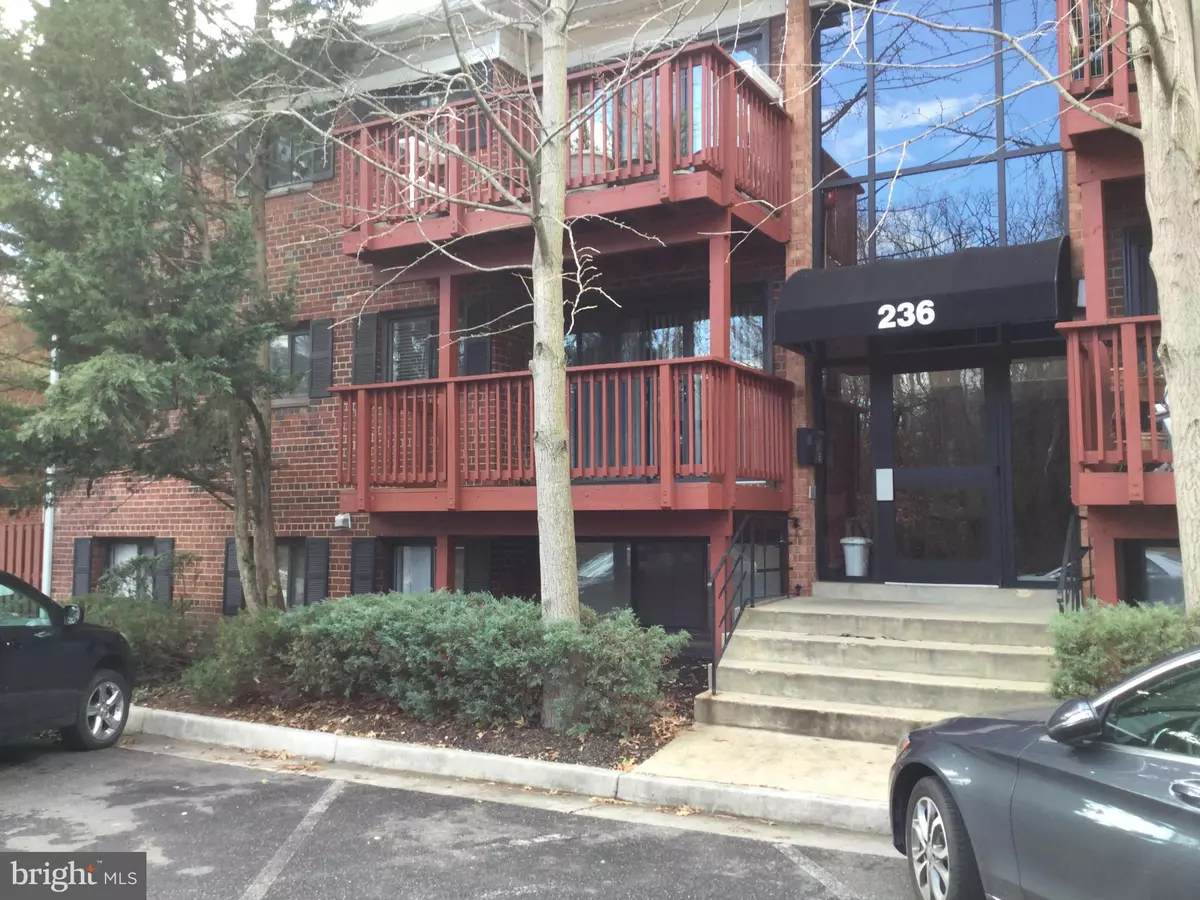 Alexandria, VA 22314,236 TAYLOR RUN PKWY W #3