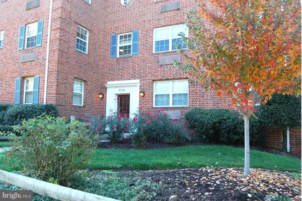 1734 ABINGDON DR #302, Alexandria, VA 22314