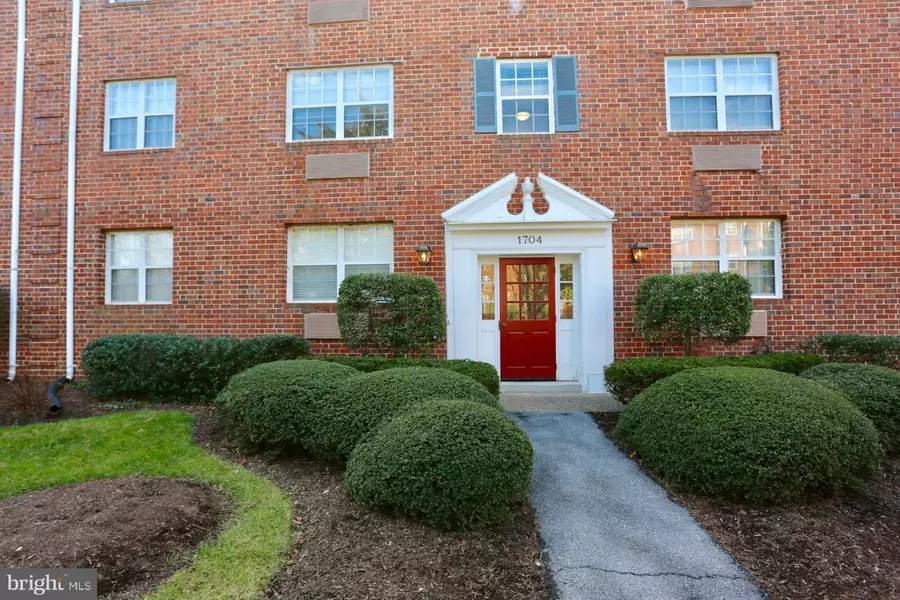 1704 ABINGDON DR #301, Alexandria, VA 22314