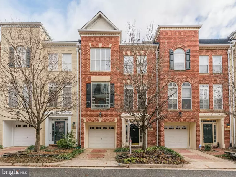 5233 TANCRETI LN, Alexandria, VA 22304