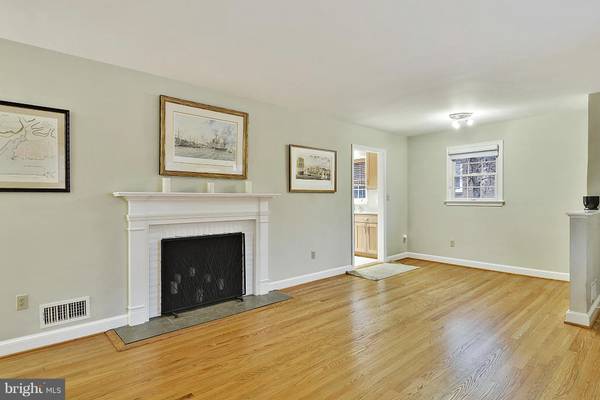 Alexandria, VA 22302,629 PUTNAM PL