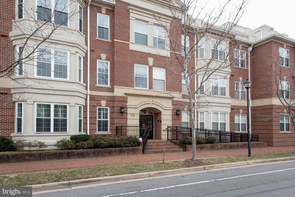 Alexandria, VA 22314,828 SLATERS LN #304