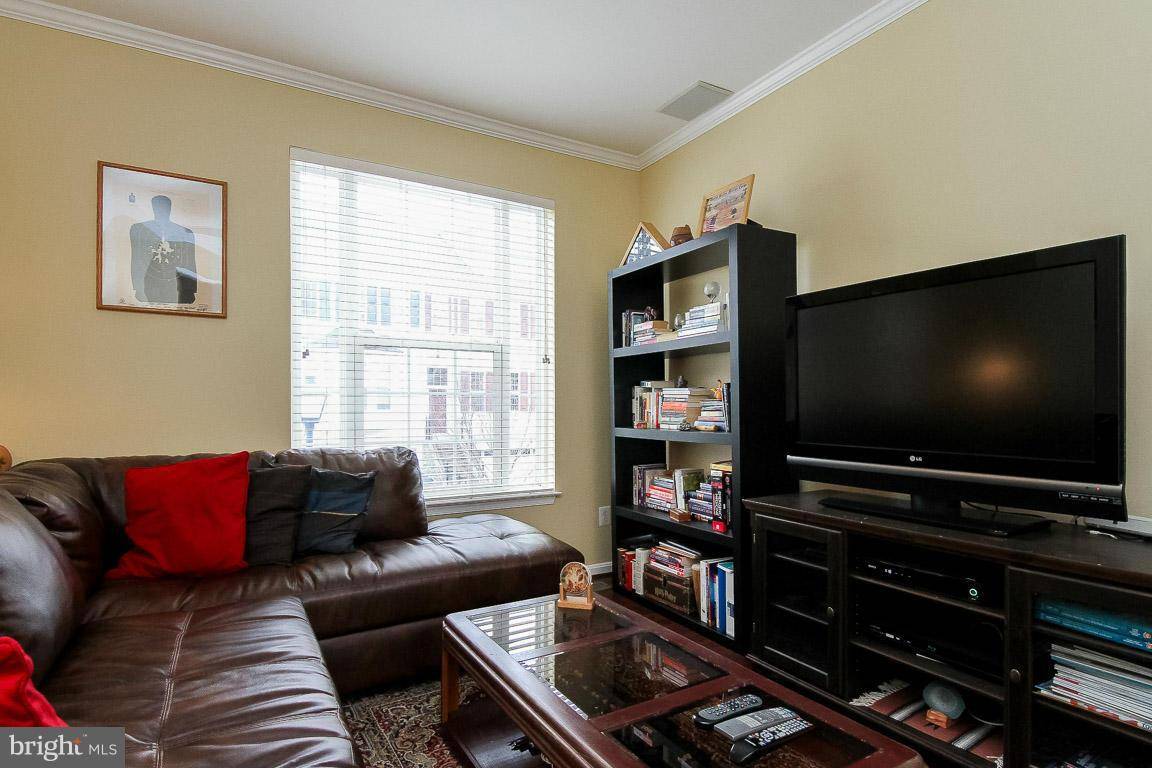 Alexandria, VA 22304,3850 DOMINION MILL DR