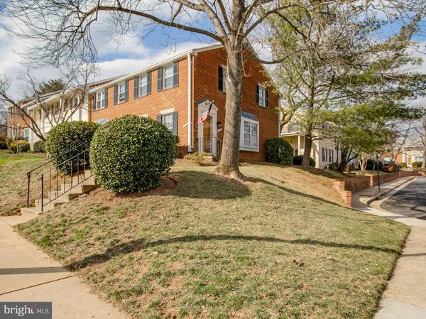 2316 N DEARING ST #228, Alexandria, VA 22302