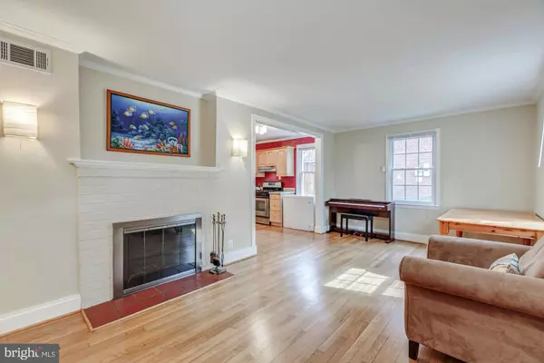 Alexandria, VA 22314,719 UPLAND PL