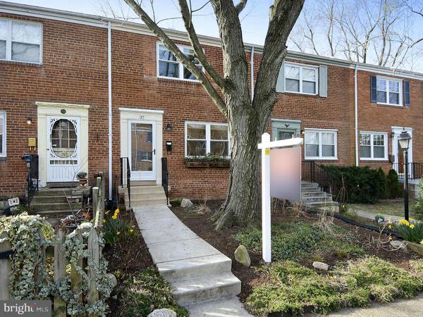 37 ROSEMONT AVE E, Alexandria, VA 22301