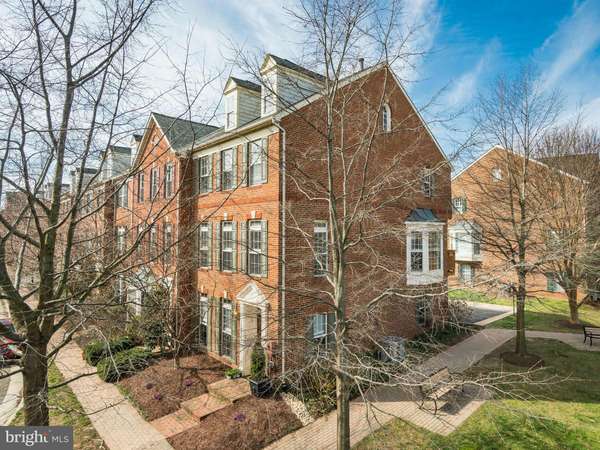 1642 HUNTING CREEK DR, Alexandria, VA 22314