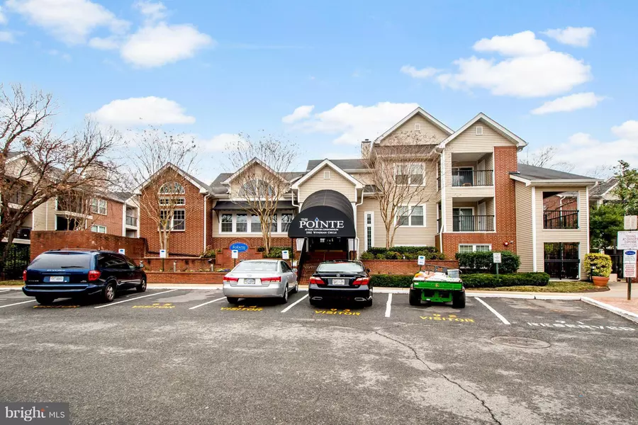 3311 WYNDHAM CIR #2202, Alexandria, VA 22302