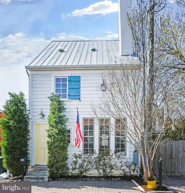 220 HOLLIS ALY, Alexandria, VA 22314