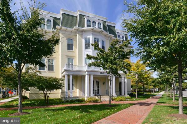 900 WASHINGTON ST #402E, Alexandria, VA 22314