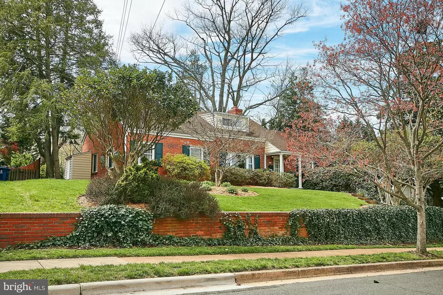 402 SKYHILL RD, Alexandria, VA 22314