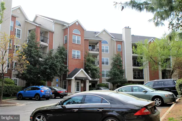 Alexandria, VA 22302,3313 WYNDHAM CIR #3210