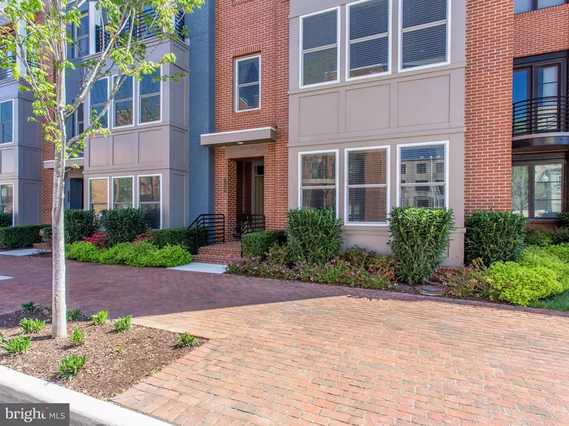 2009 MAIN LINE BLVD #102, Alexandria, VA 22301