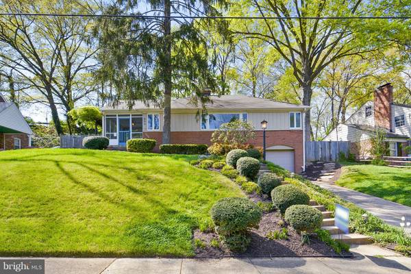 806 PARKWAY TER, Alexandria, VA 22302