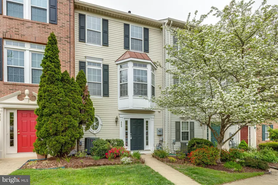 938 HARRISON CIR, Alexandria, VA 22304