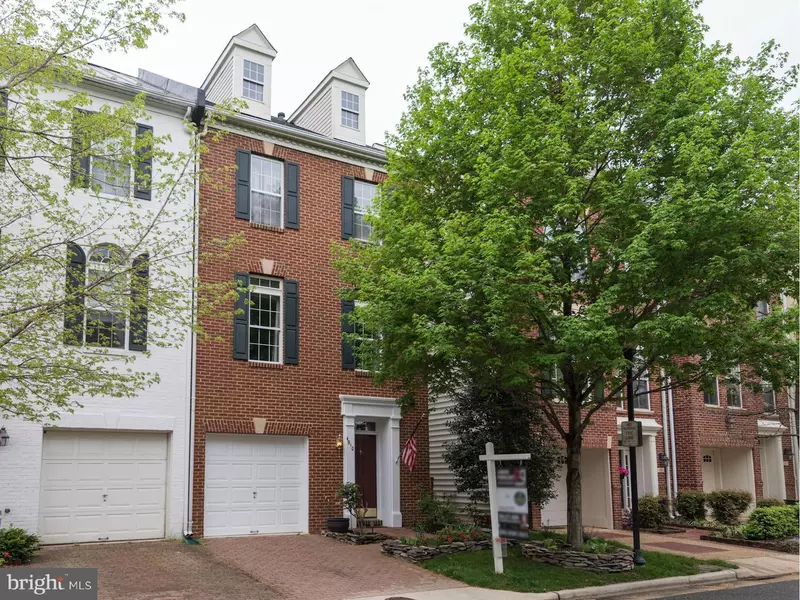 4910 GARDNER DR, Alexandria, VA 22304