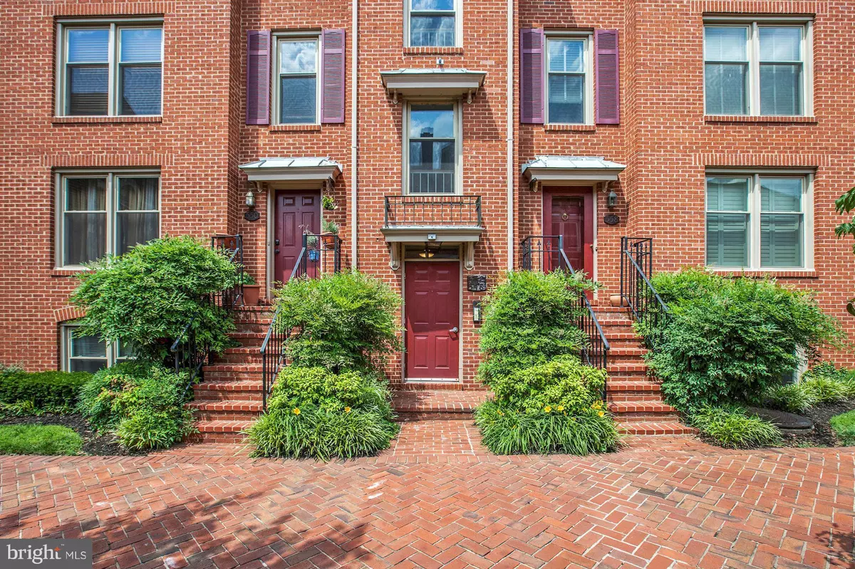 Alexandria, VA 22314,556 WEST ST #6-2