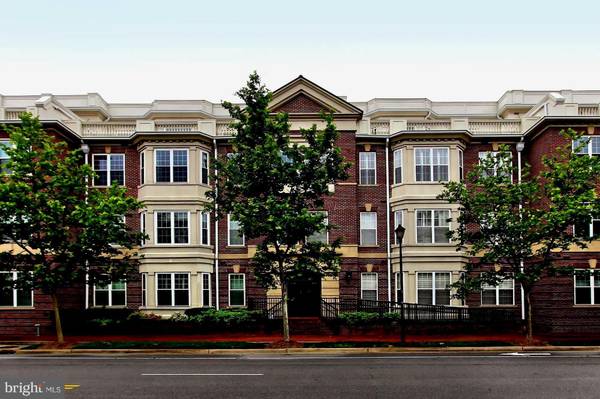 828 SLATERS LN #301, Alexandria, VA 22314