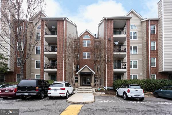 3315 WYNDHAM CIR #3230, Alexandria, VA 22302