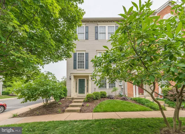 943 HARRISON CIR, Alexandria, VA 22304