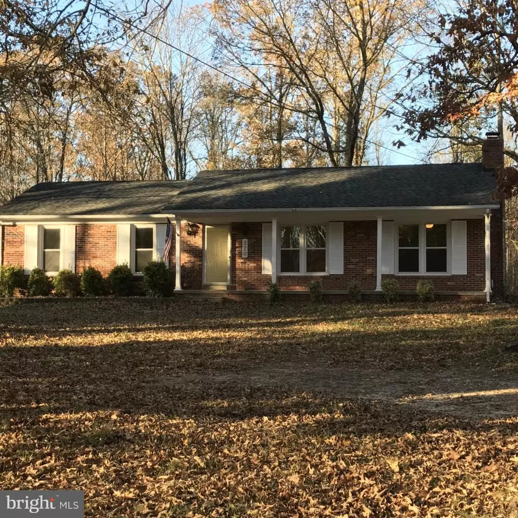 Louisa, VA 23093,220 WALNUT WOODS DR