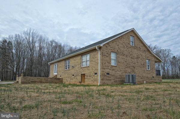 Bumpass, VA 23024,965 FREDERICKS HALL RD