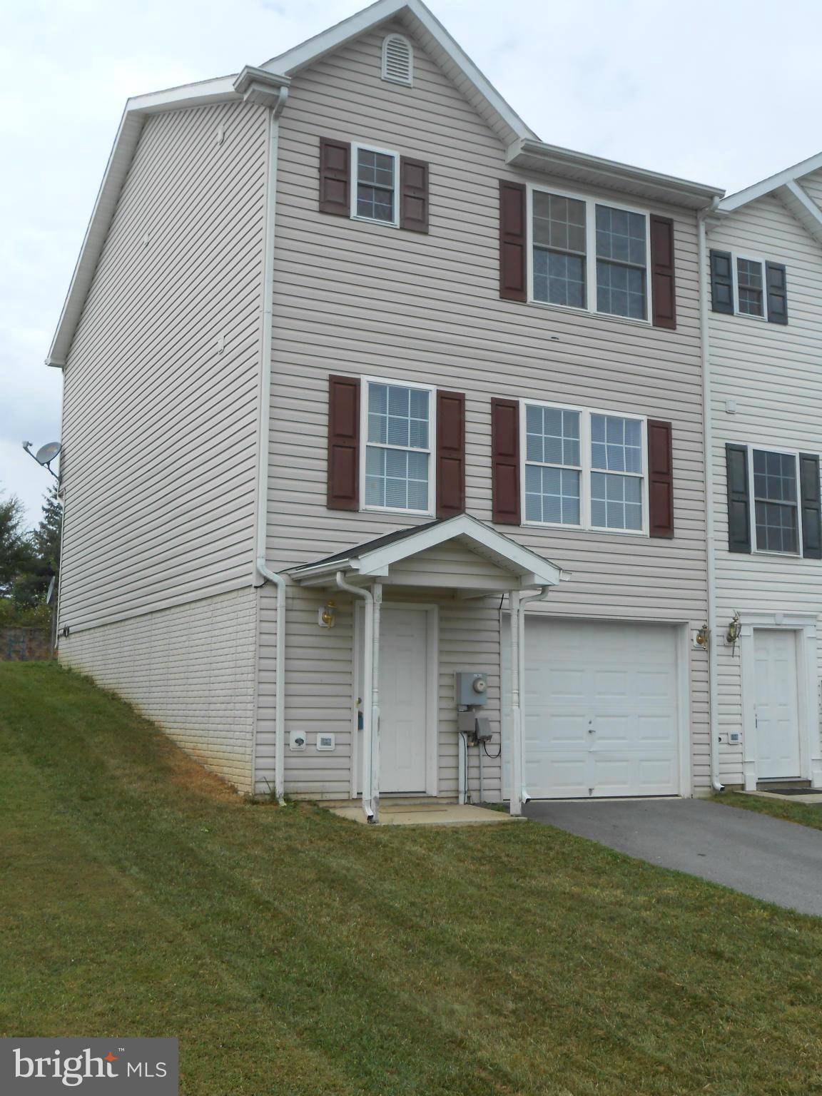 Martinsburg, WV 25403,61 COSMOS DRIVE