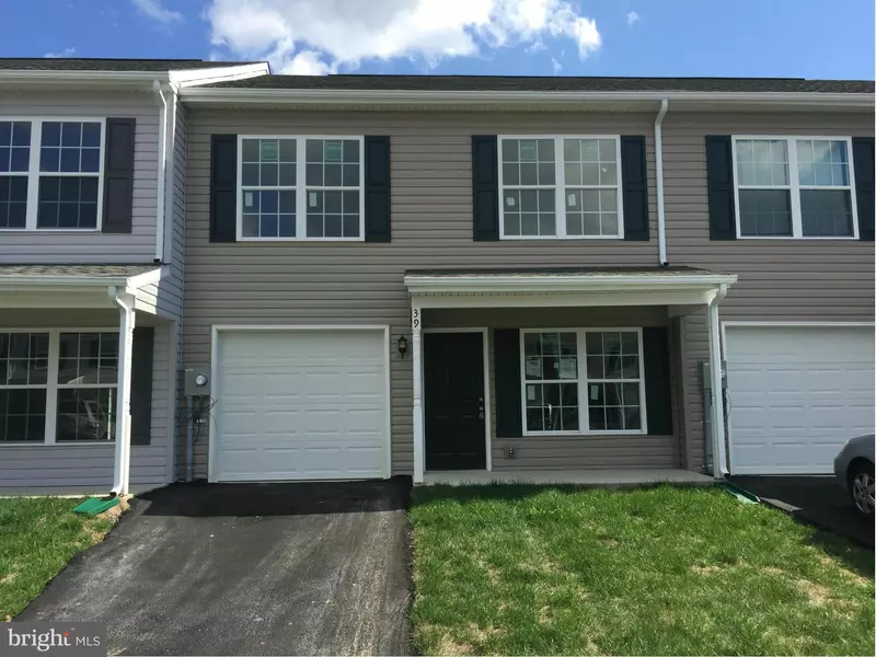 39 MONTAGUE WAY, Inwood, WV 25428