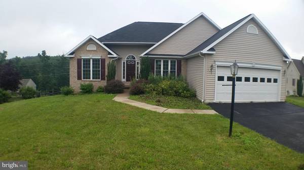 33 LANSING CT, Falling Waters, WV 25419