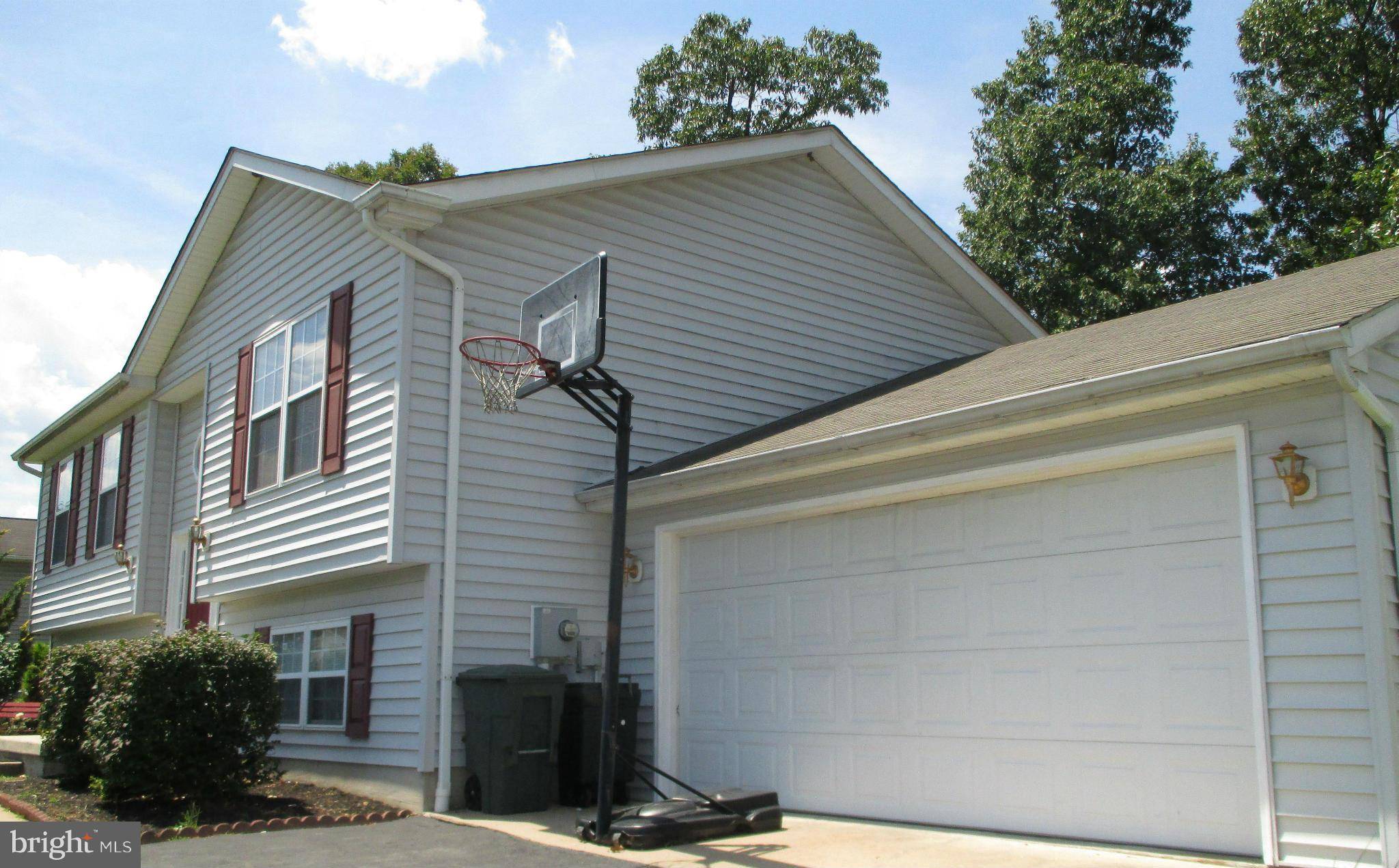 Bunker Hill, WV 25413,139 LONGWOOD DR