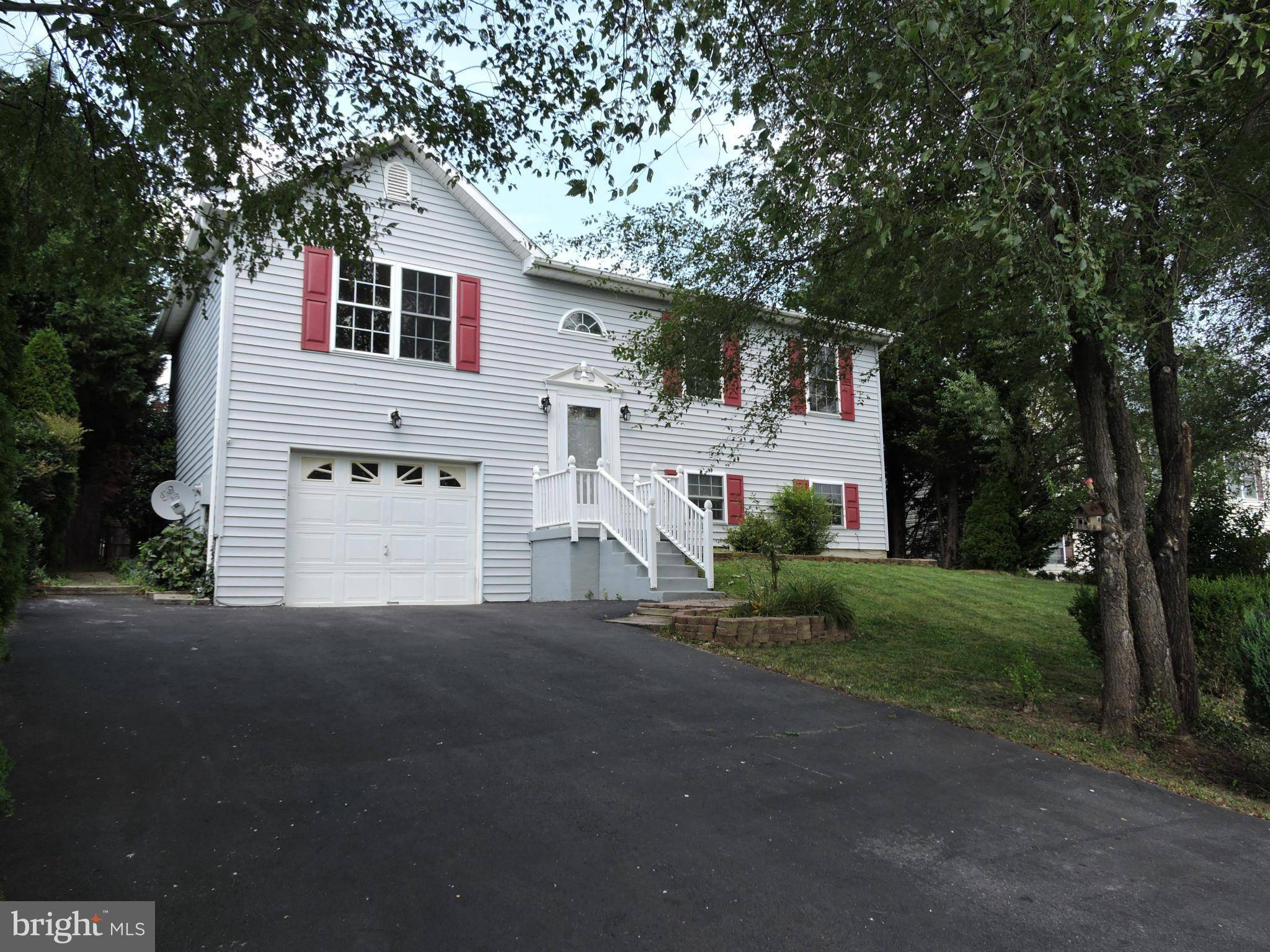 Martinsburg, WV 25404,107 MOONLIGHT LN