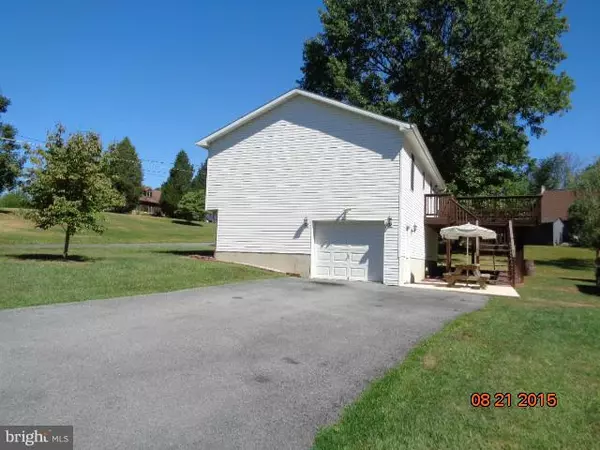 Falling Waters, WV 25419,11 SPIRIT LN