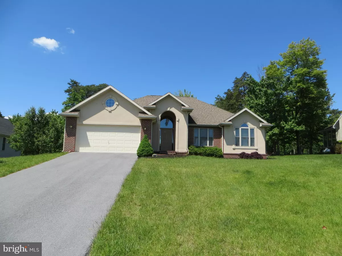 Hedgesville, WV 25427,506 PEACEPIPE LN