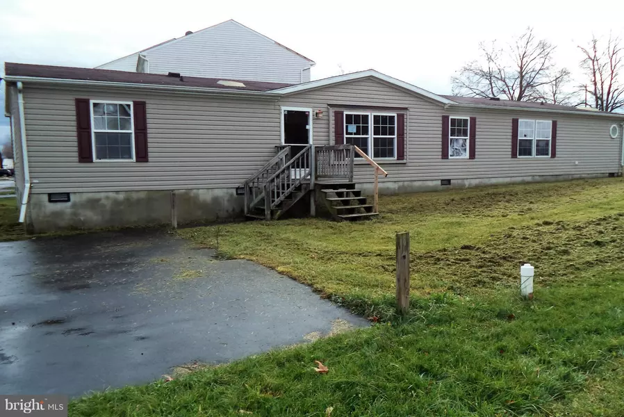 207 TOPAZ LN, Inwood, WV 25428